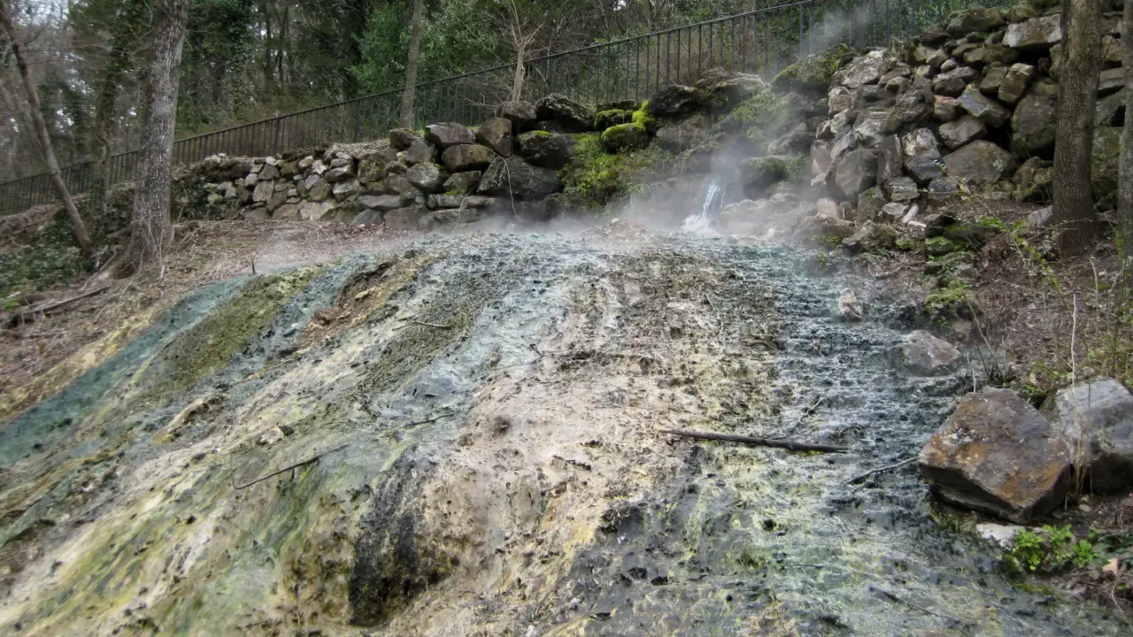 Steaming thermal water flowing over rocks in Hot Springs National Park