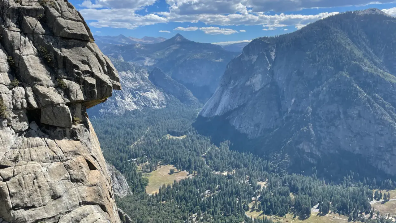 Mountain view from the Upper Yosemite Falls Trail in Yosemite National Park