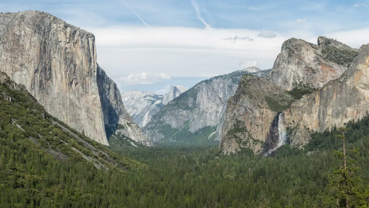 Tunnel View across Yosemite Valley in Yosemite National Park