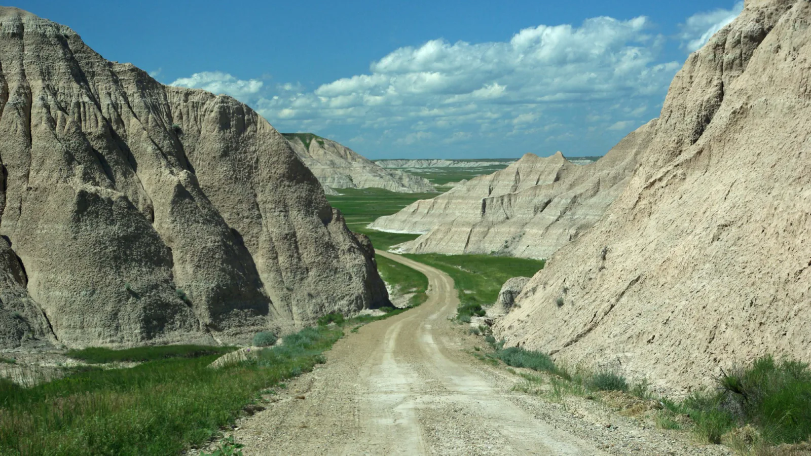 Road descending Sheep Mountain Table in Badlands National Park