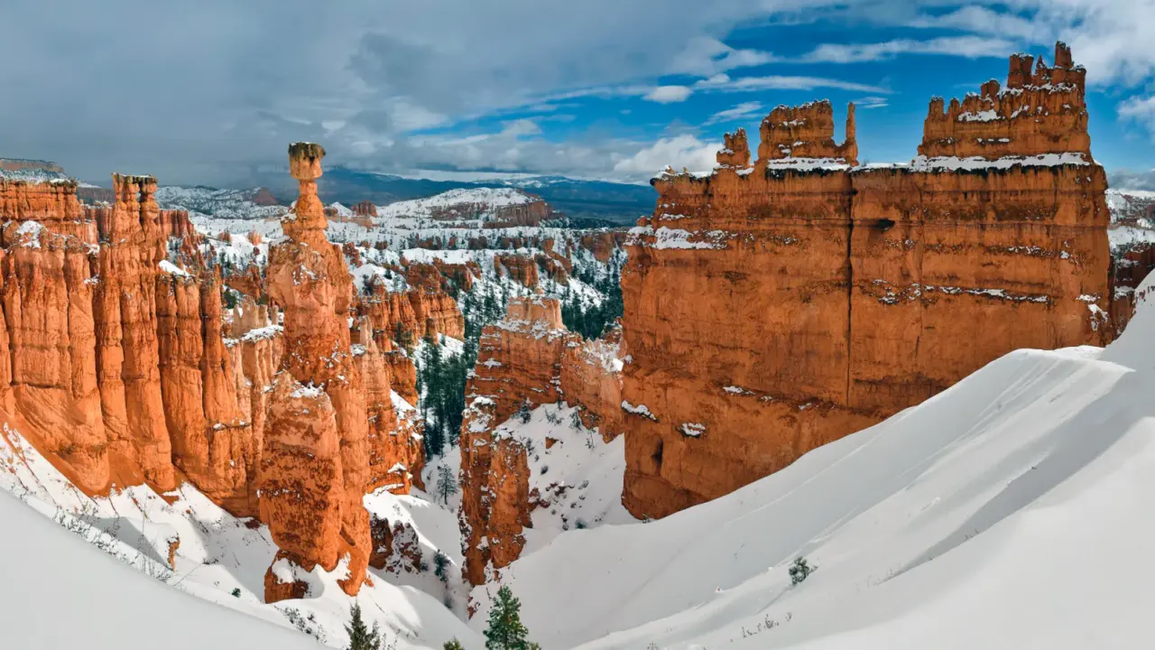 Bryce Canyon hoodoos beneath a clear sky